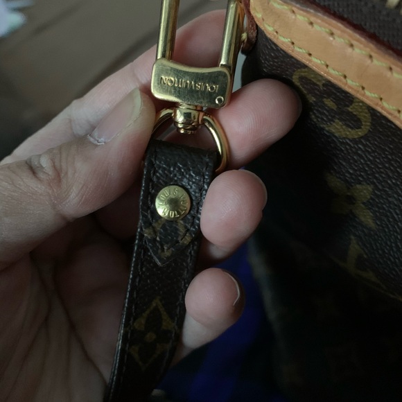 Louis Vuitton Brown Tote Bag with Iconic Monogram Pattern - Picture 9 of 15